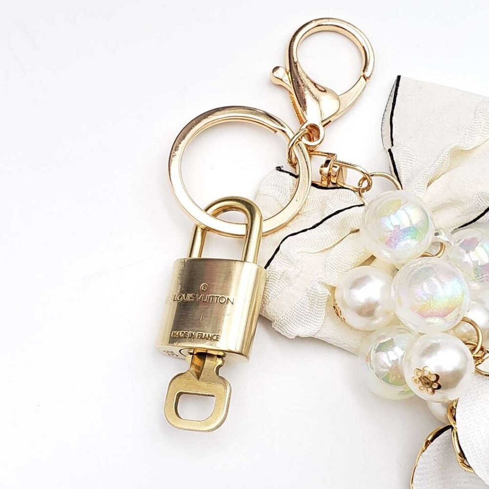 Louis Vuitton Authentic Gold Lock 🔒 Unbranded Flower Keychain Charm for Bags - Picture 10 of 14